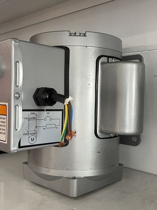 Двигатель для автоподъемник 220 Вольт