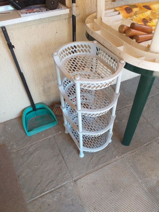 Пластмасова поставка на 4 етажа