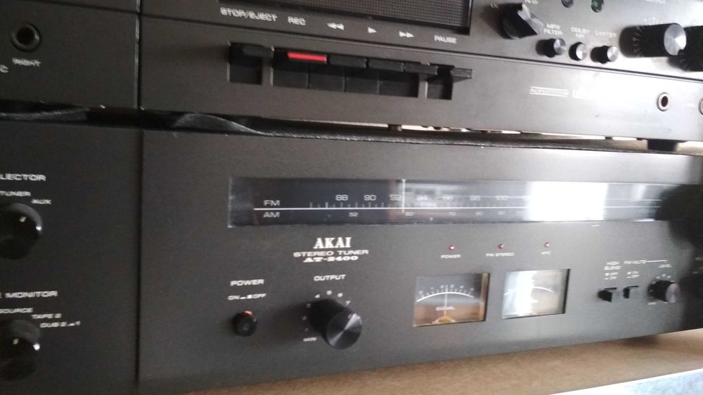 Музикална уредба Akai - усилвател, тунер и триглав дек