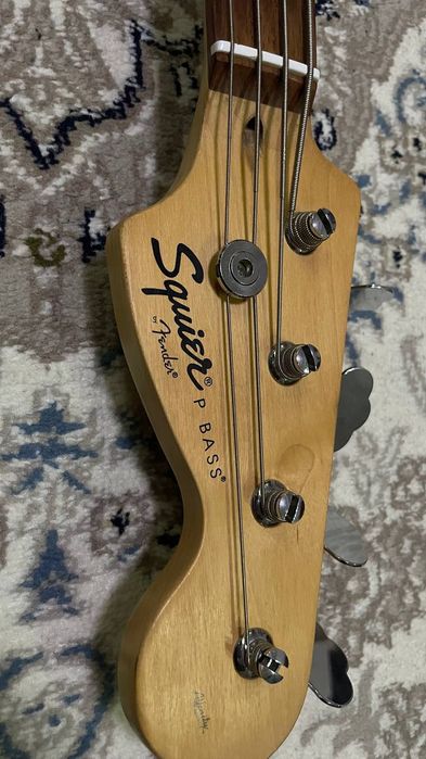 Squier by Fender Affinity Precision Bass sotiladi