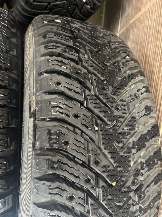 Перфектни 4бр. зимни гуми  Nokian Hakkapelitta 215/70 R16