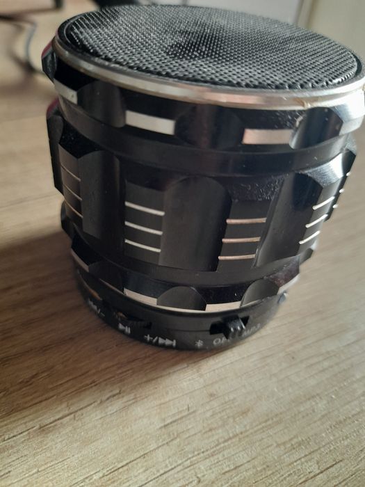 Продавам мини блутот колонка