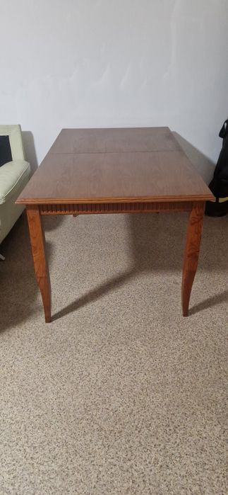 Стол раздвижной и стулья