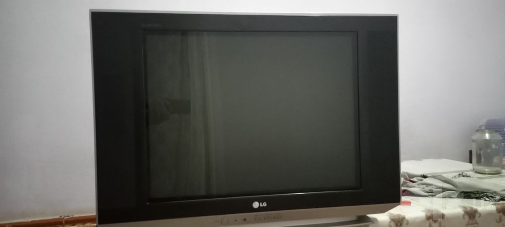 2dona LG televizor 72 dioganli va 53 dioganali