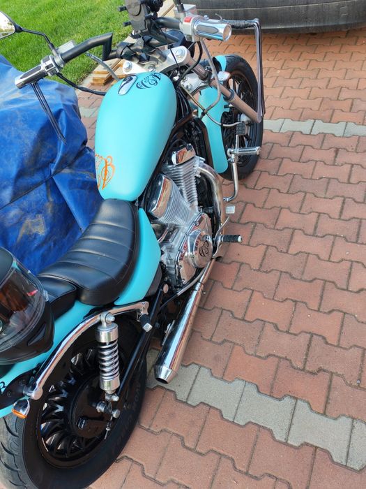 Vând Suzuki Intruder 750