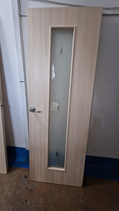 Межкомнатная дверь со стеклом 1990×700