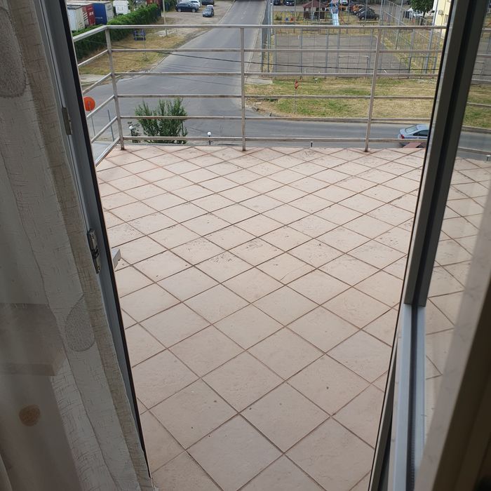 Vând apartament cu două camere