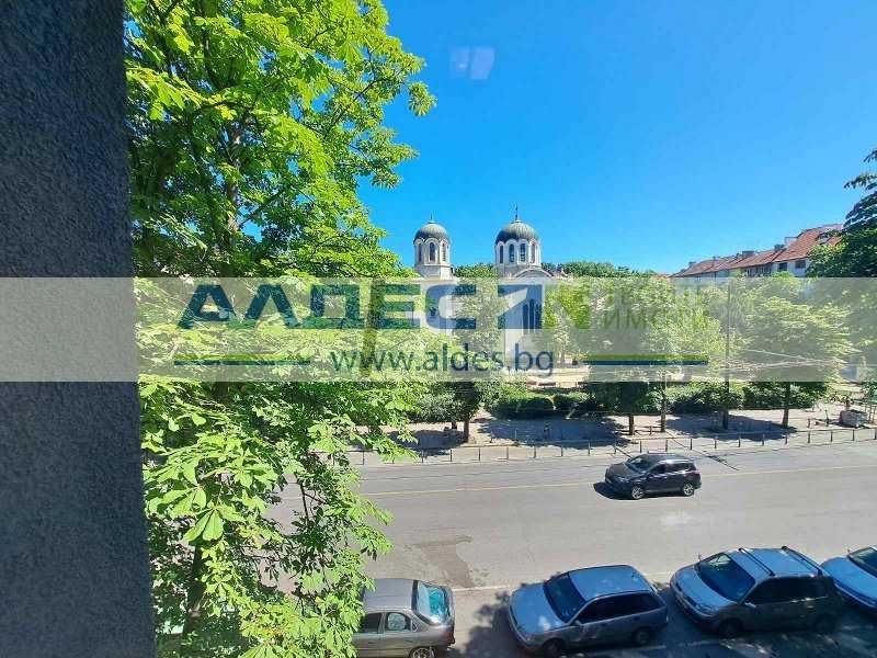 Продава се Тристаен апартамент в София, Център - 84 кв.м за 5000 €/кв.м - Снимка #11