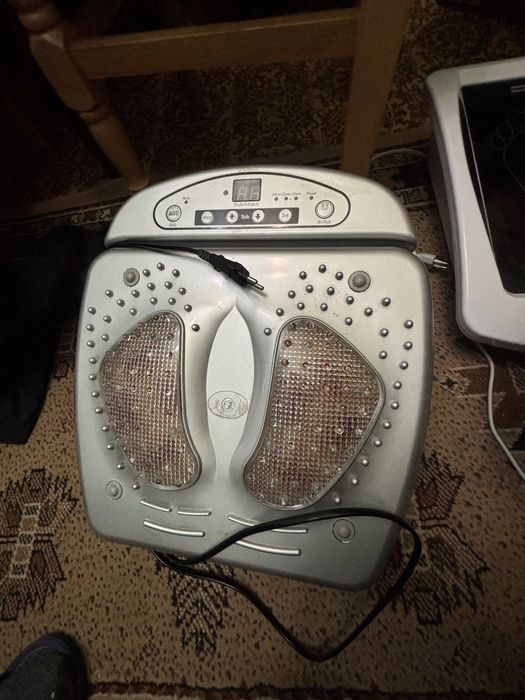 Aparat de masaj pentru picioare