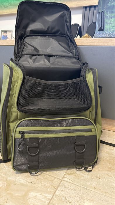 Vand rucsac de pescuit bine compartimentat