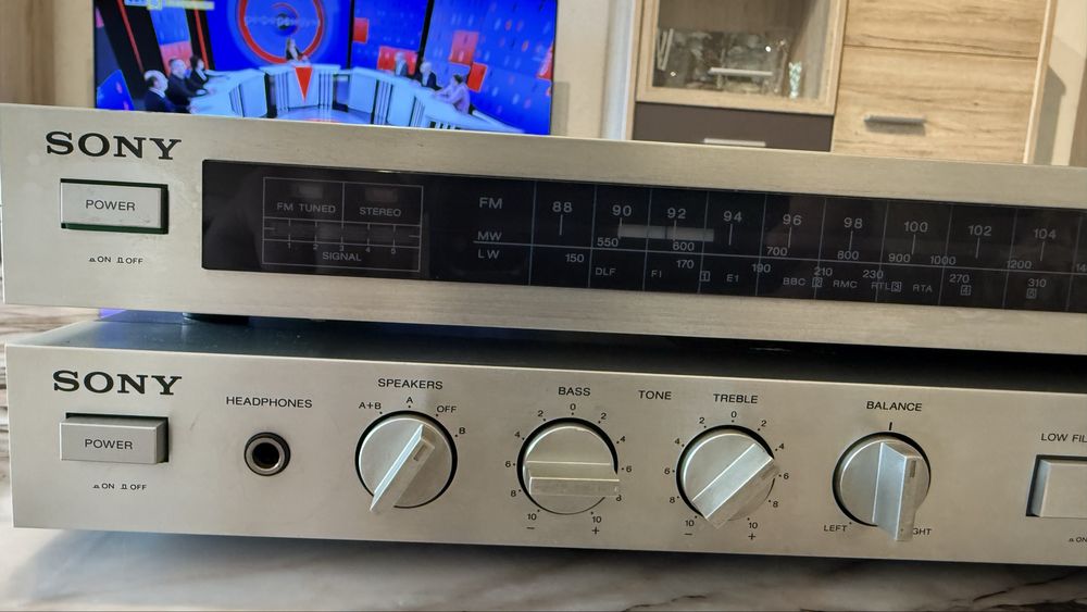 Усилвател с тунер Sony