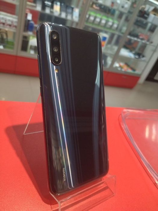 Mi 9 Lite 6/64 черный графит в идеальном состоянии