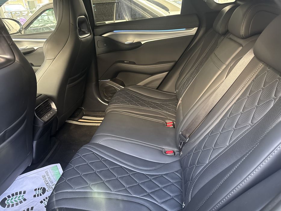 BYD  Seoline 7     2025.  9500 km