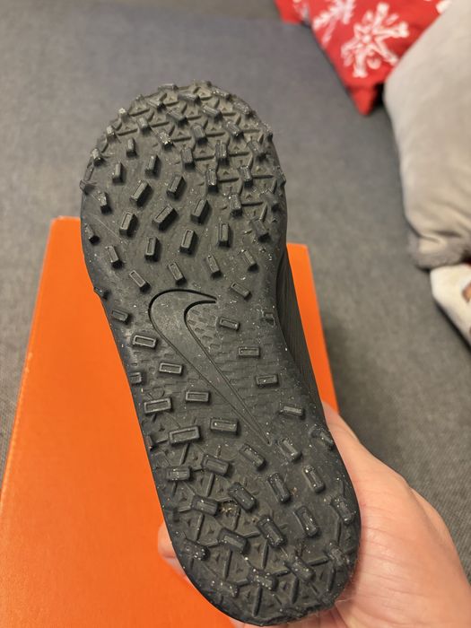 Футболни обувки стоножки