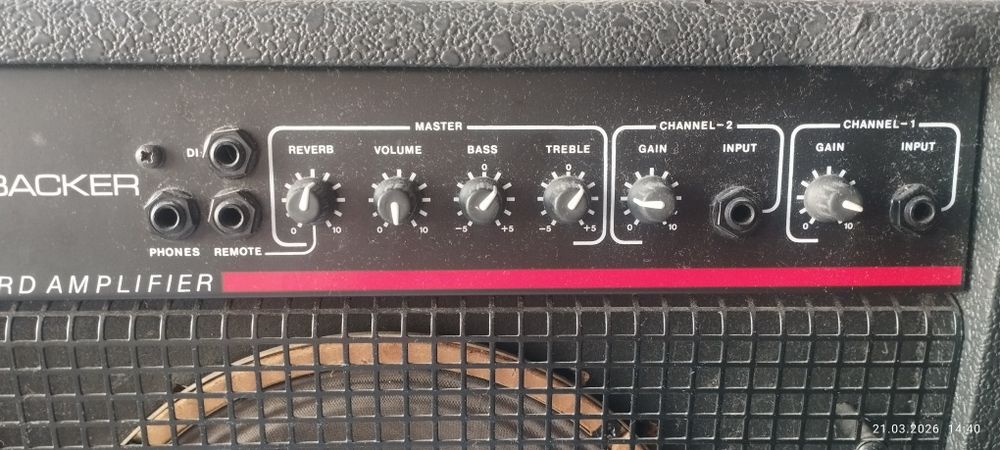 Продаю акустическую гитару вместе с усилителем