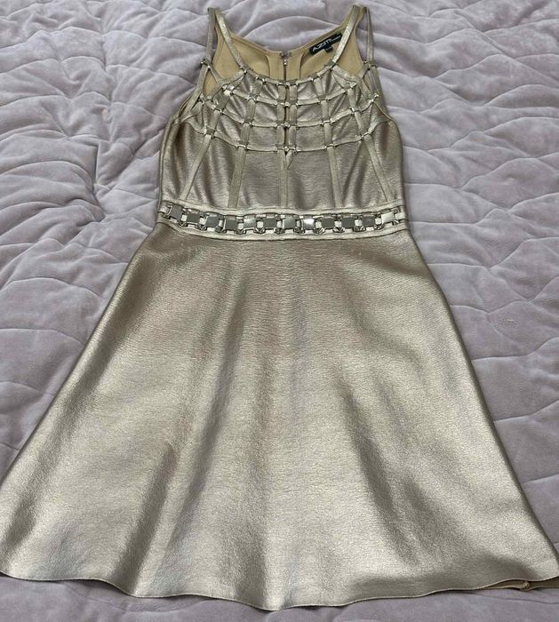 Продавам рокля М-размер