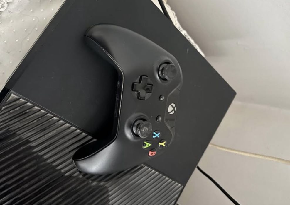 Vand xbox cu tot cu joc!