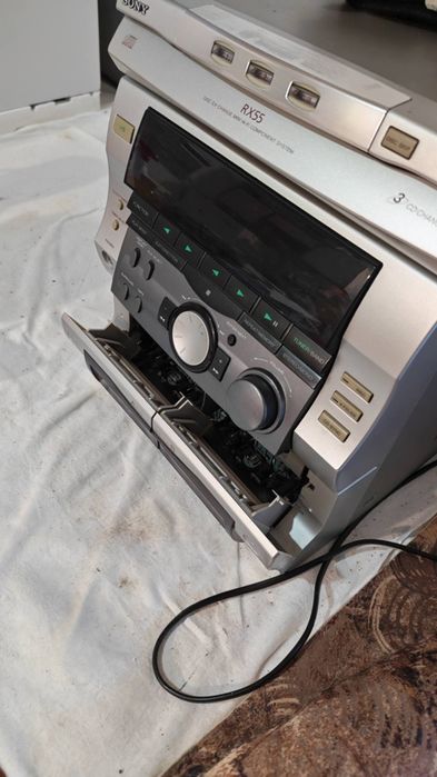 Продавам Sony R55