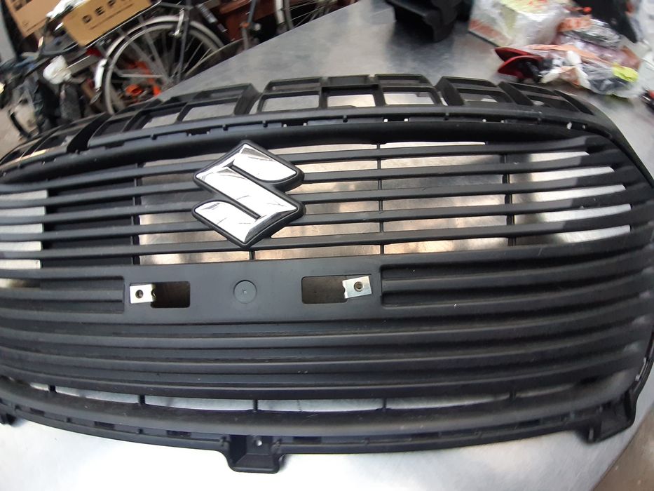 Решетка грил сузуки суифт Suzuki Swift 2019/25г