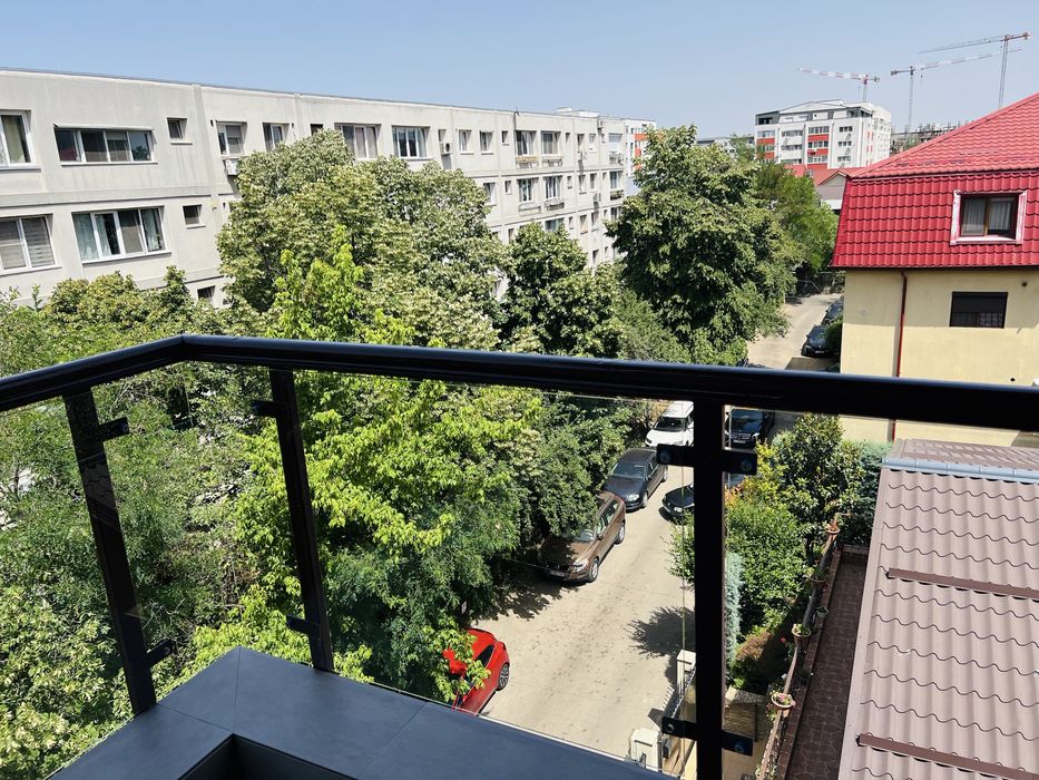 Inchiriez apartament 2 camere cu loc de parcare(direct la proprietar), zona Auchan Titan