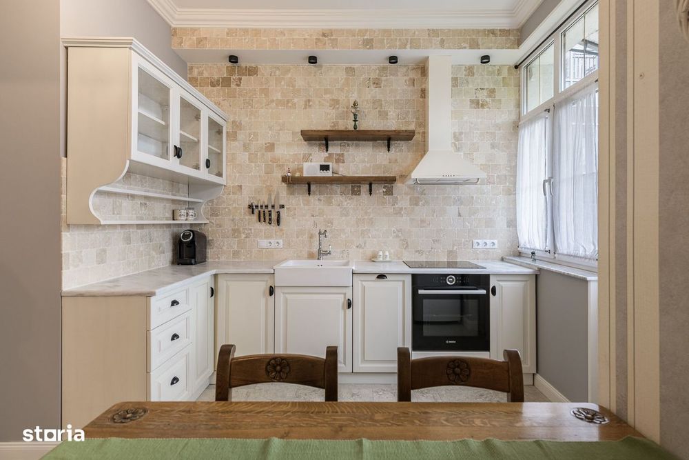 Apartament modern in vila, curte proprie, garaj, Centru