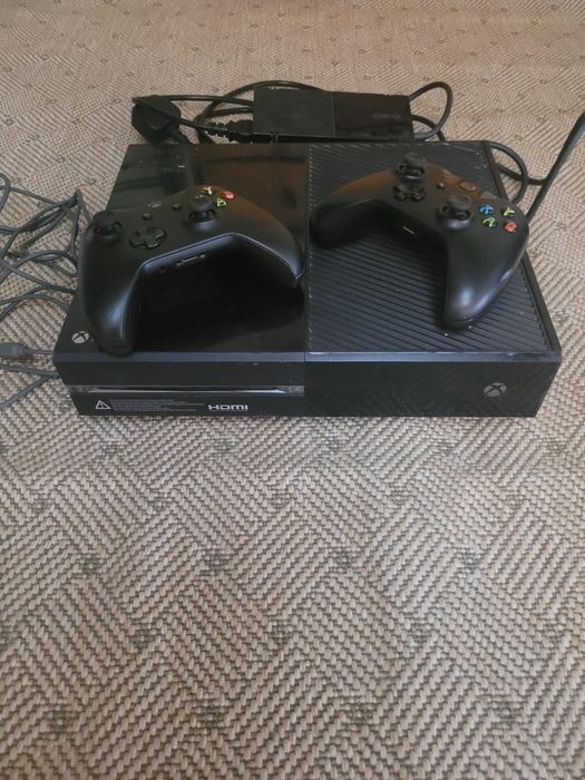 Xbox one 1540 + 2 controller+ toate cablurile