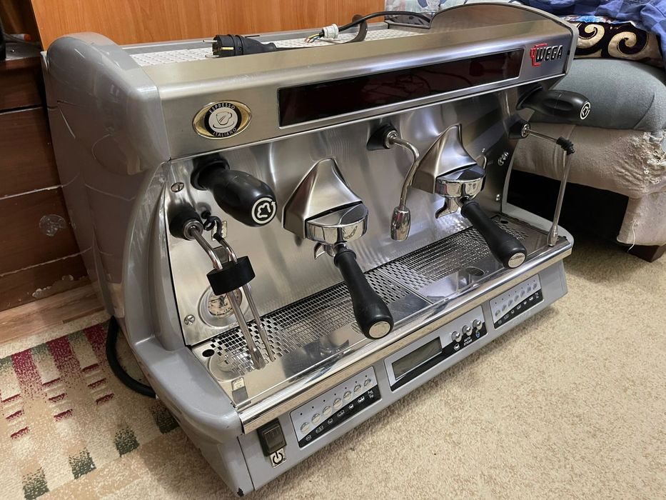Профессиональная Кофемашина Wega
