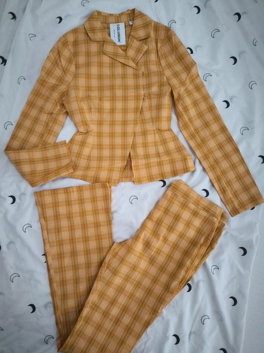 Set din două piese cu pantaloni evazați,tare frumos
