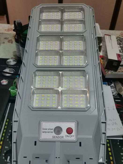 Lampa solara pe leduri