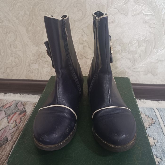 Отдам даром обувь детскую размер 30