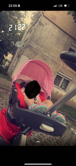 Cărucior v4 este de vânzare