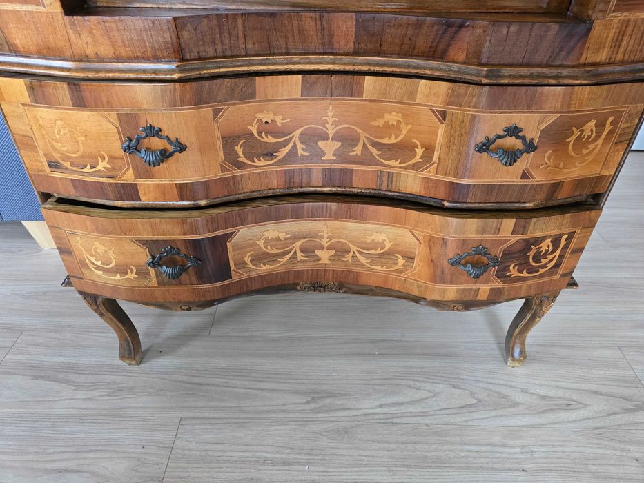 Бюро секретар с интарзии.