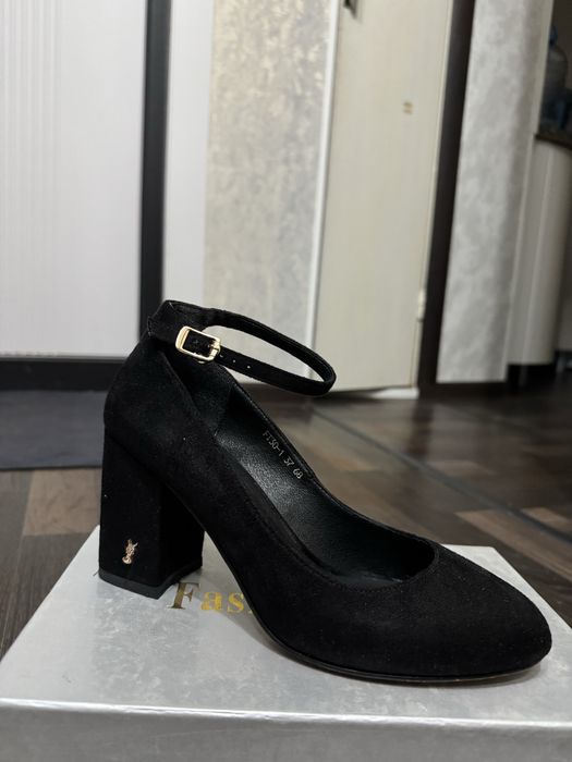 Женский босоножка