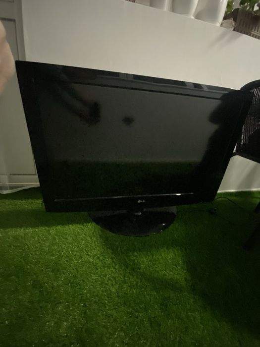 Телевизор 40 инча LG