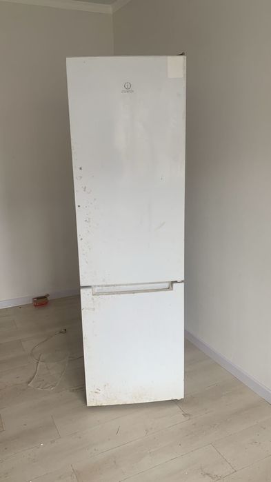 Холодильник INDESIT