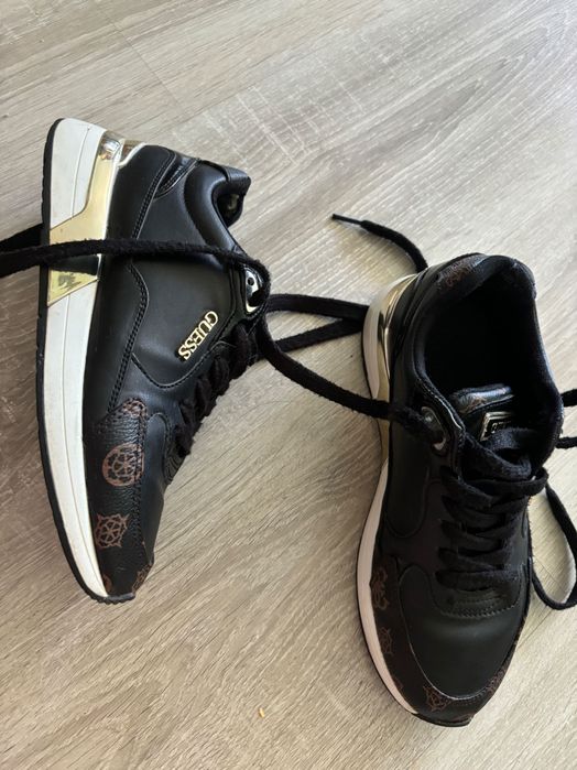 Оригинални маратонки Guess 35 номер