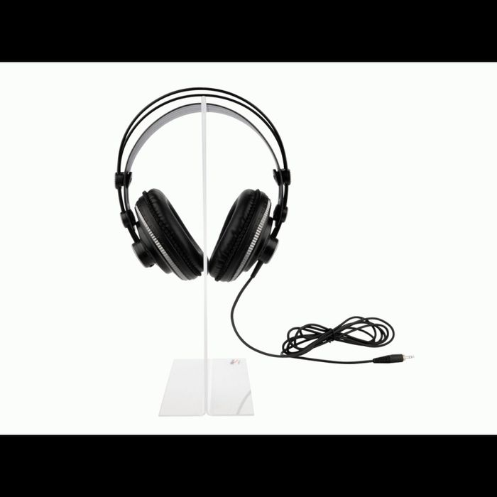 Студийный наушник