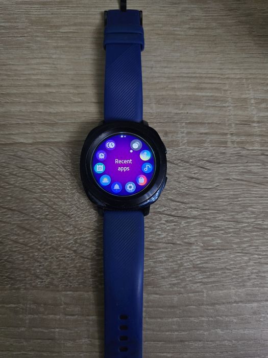 Смарты часы Samsung Gear Sport