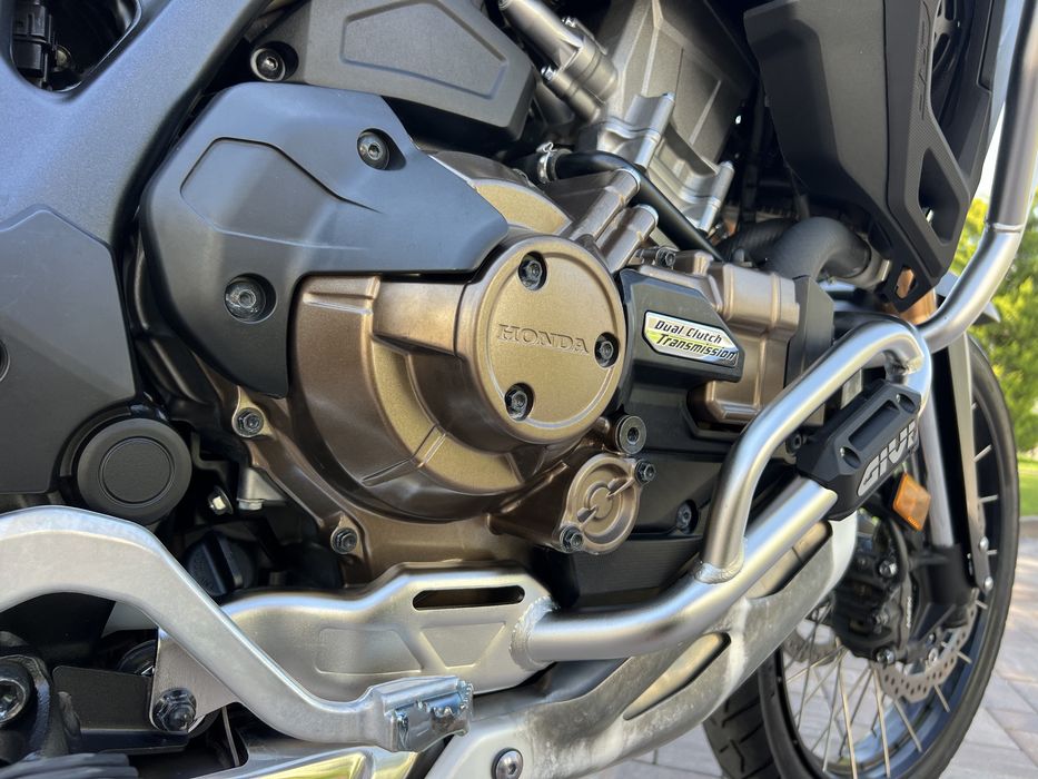 Honda Africa Twin Adventure Sports Automat DCT ES - Electronic Suspension; modelul de top
