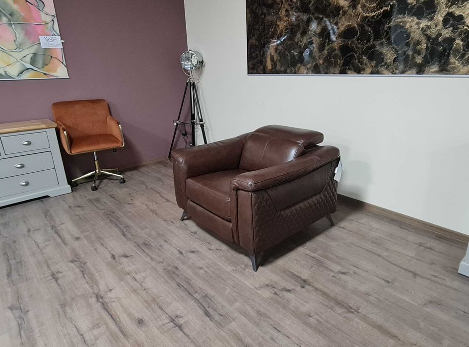 Кафяв кожен фотьойл с подвижна облегалка