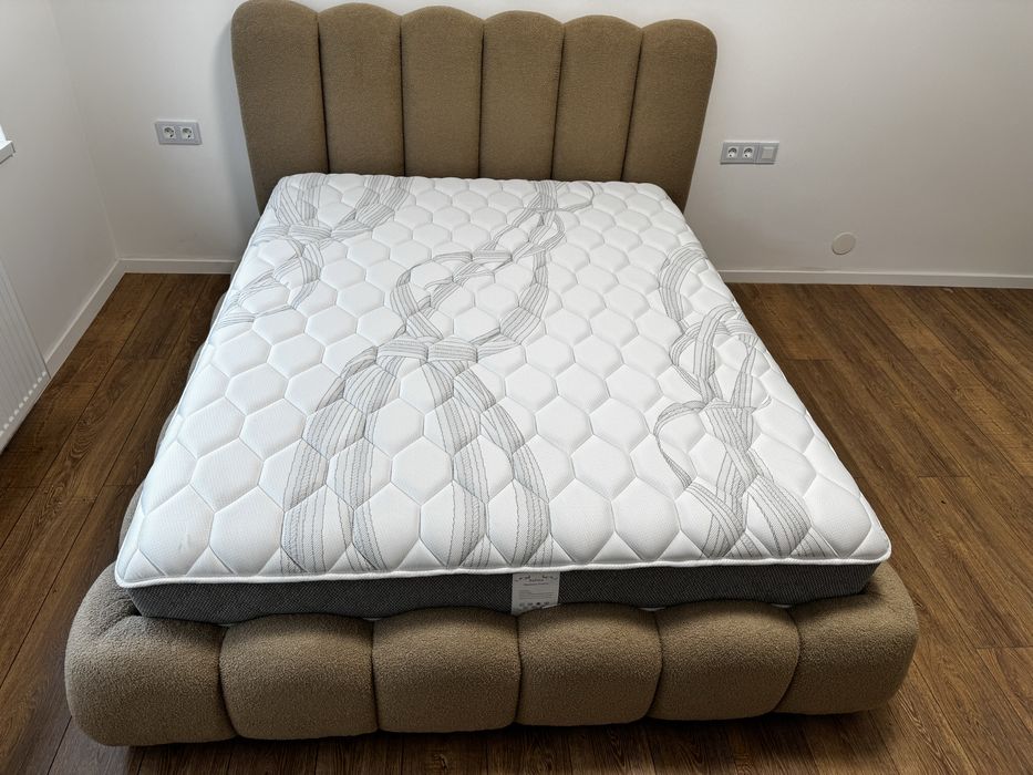 Pat tapitat cu somiera rabatabila