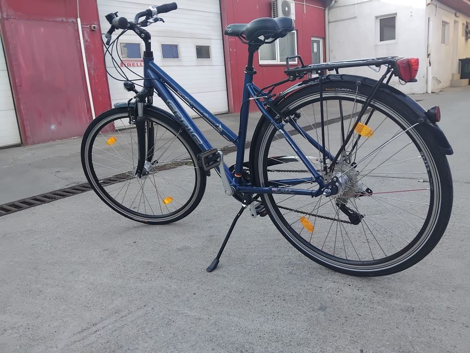 Vând bicicleta din aluminiu pentru damă