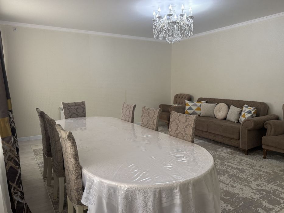 Диван с креслами и стол со стульями