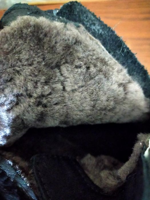 Продам женские зимние ботинки