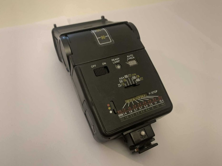 Minolta X-300s - Doua aparate foto pe film + 3 obiective + blitz foto