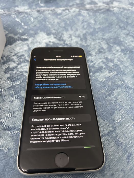 Телефон IPhone SE