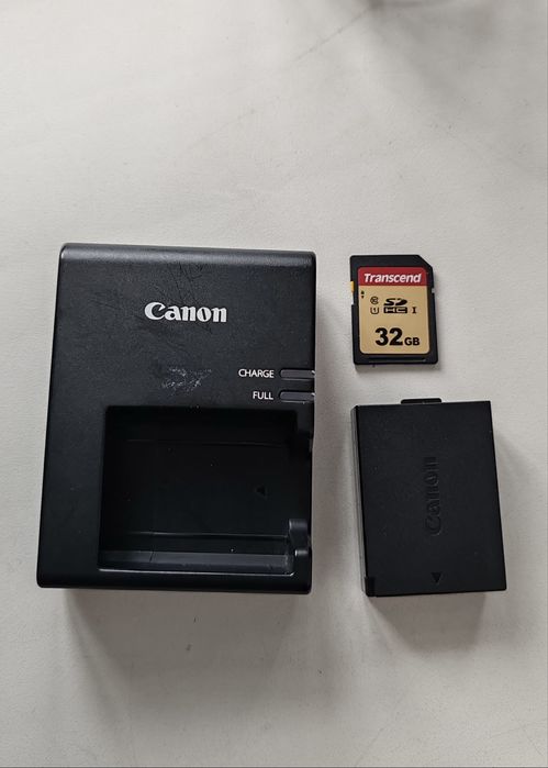 Фотоаппарат Canon 2000d