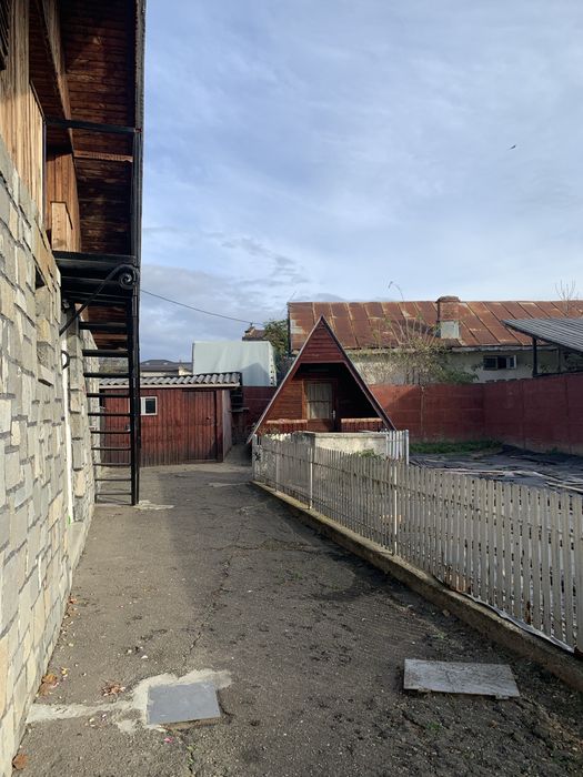 Vand casa cu teren
