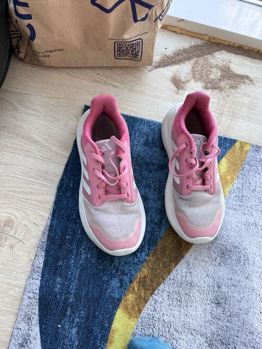 Кроссовки Adidas, размер 36⅔ (US 4.5) — б/у