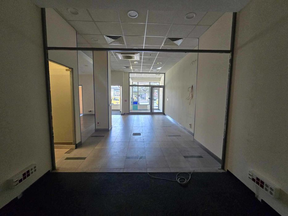 Дава се под наем Магазин в Велико Търново, Център - 117 кв.м за 2800 € - Снимка #3